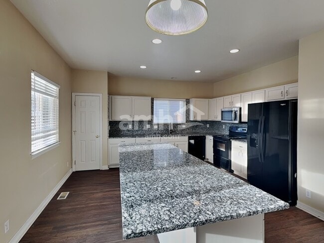 Photo - 13945 Jasmine St