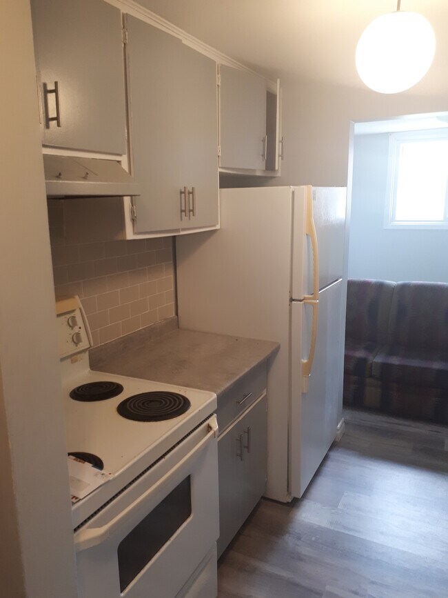 Photo - 595 Silverbirch Rd Unit Apt4