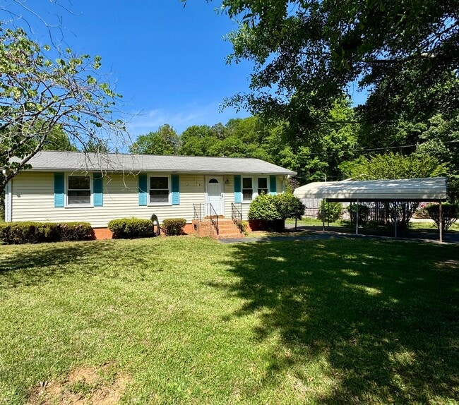 Building Photo - Move-in Ready!