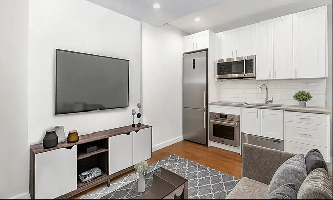 Building Photo - 130 1st Ave Unit 4R