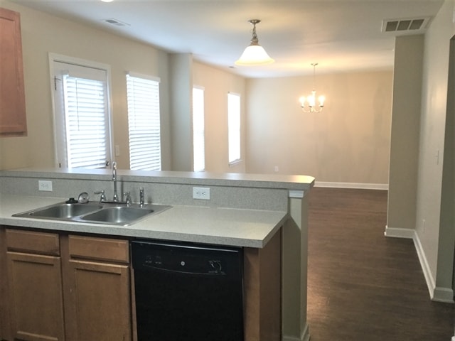 Photo - 982 Ramsgate Dr SW