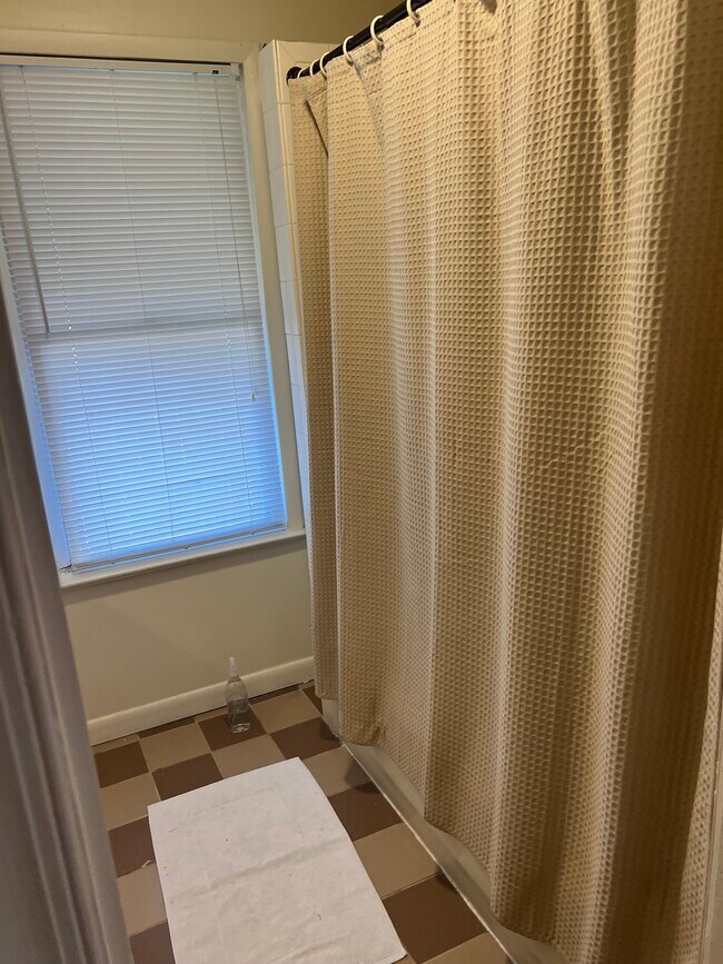 Photo - 1121 Poindexter St Unit 1121 Poindexter St Apt B