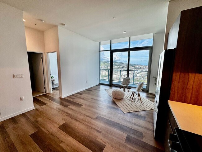 Photo - 1/1/1 Penthouse Unit at Park on Keeaumoku - Fabulous Views!