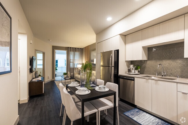 1BR, 1BA - 634SF