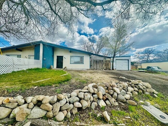 Building Photo - 13260 Mt Whitney St Rental