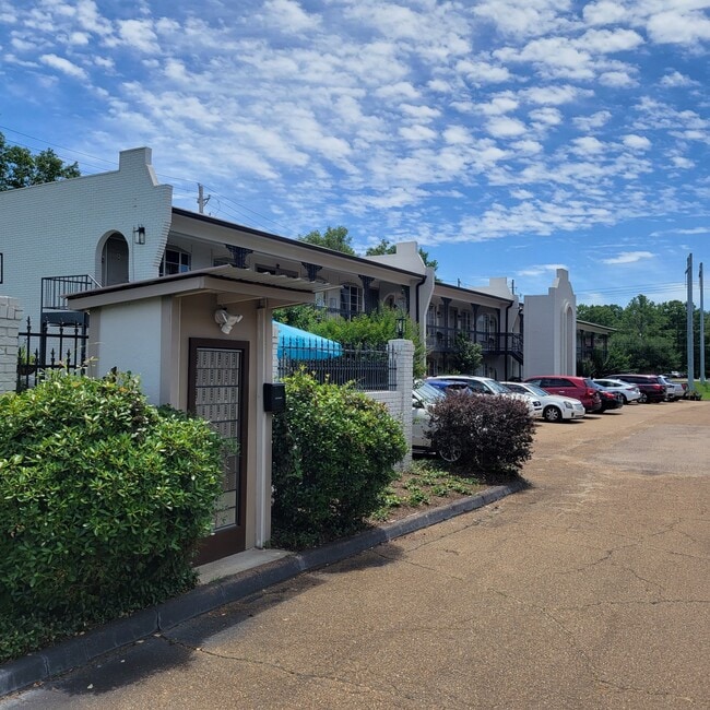 Quarter Inn Apartments