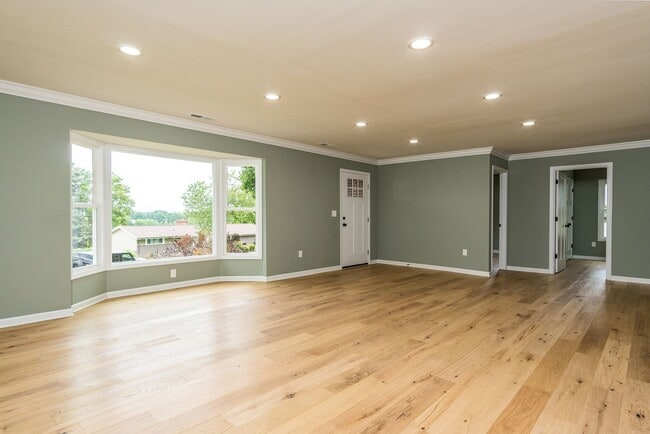 Photo - Newly renovated 4 Bedroom 3 Bathroom Home ...