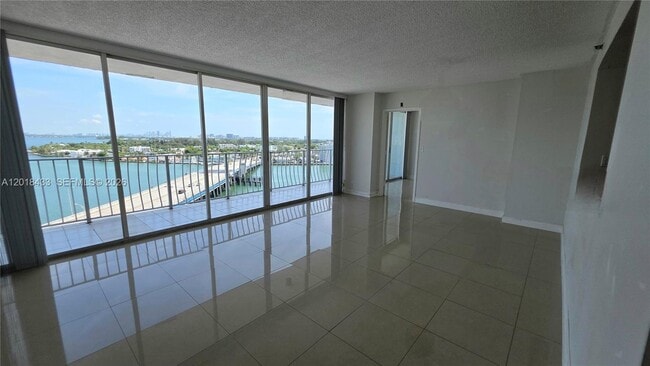 Building Photo - 7601 E Treasure Dr Unit 1516