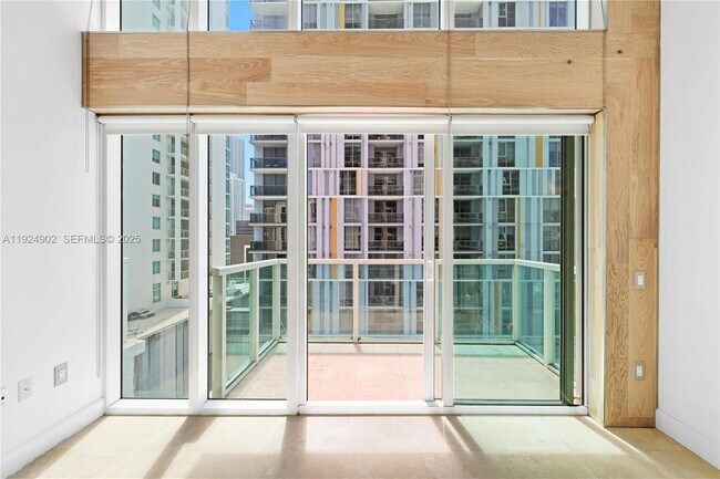 Photo - 41 SE 5th St Unidad 906