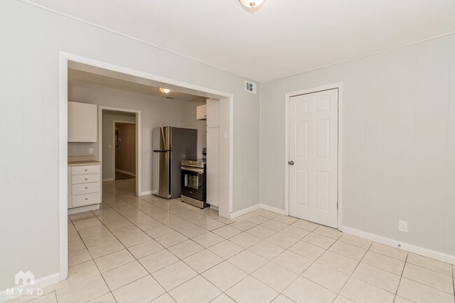 Photo - 1033 Busac Ave