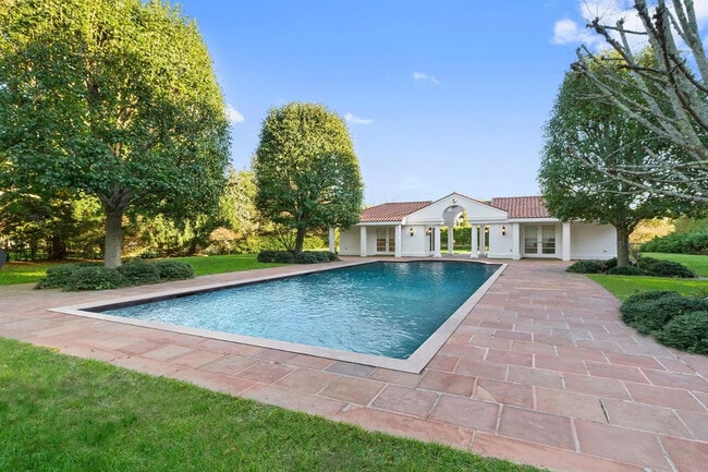 Photo - 33 Apaquogue Rd