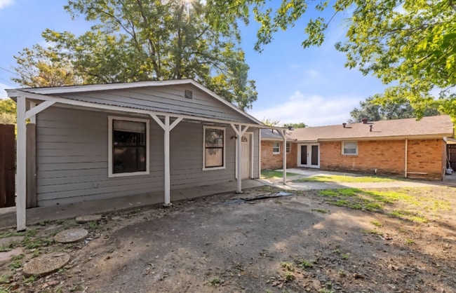 Photo - 2539 Hillsboro Ave