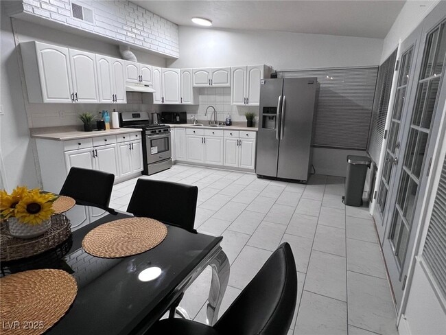 Photo - 5415 Oxbow St