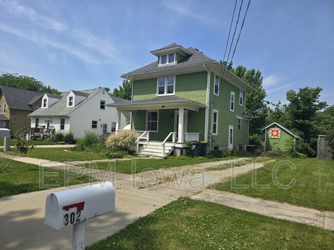 Photo - 302 Long St House