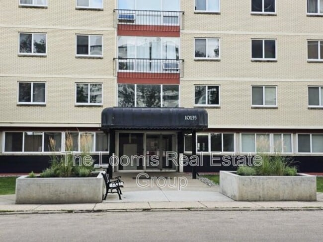 Building Photo - 10135-10120 120 St NW Unit 503