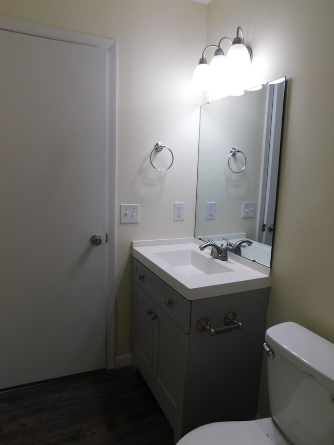 Photo - 416 E 19th St