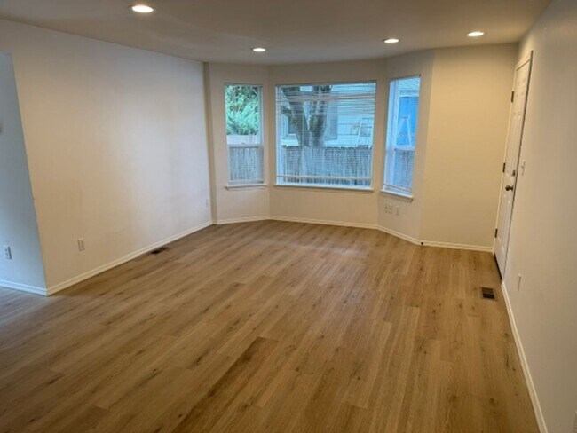 Photo - 8718 57th Dr NE
