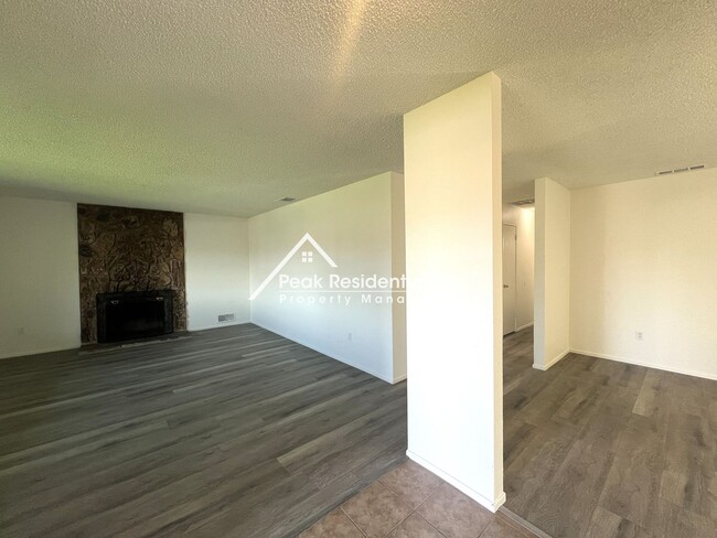 Photo - Spacious 4bd/2ba House with 2 Car Garage