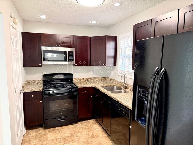 Photo - 753 Newport Dr