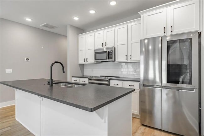 Photo - 608 W Maple St