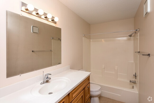 2BR, 1BA - 956 SF