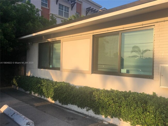 Building Photo - 1016 NE 17th Ave Unit 2