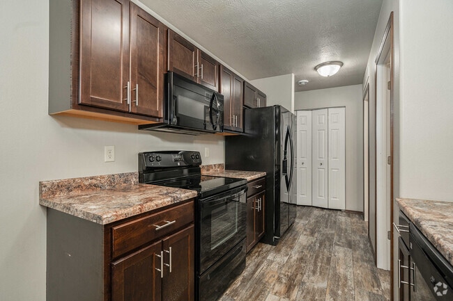 Building Photo - Beal Townhomes