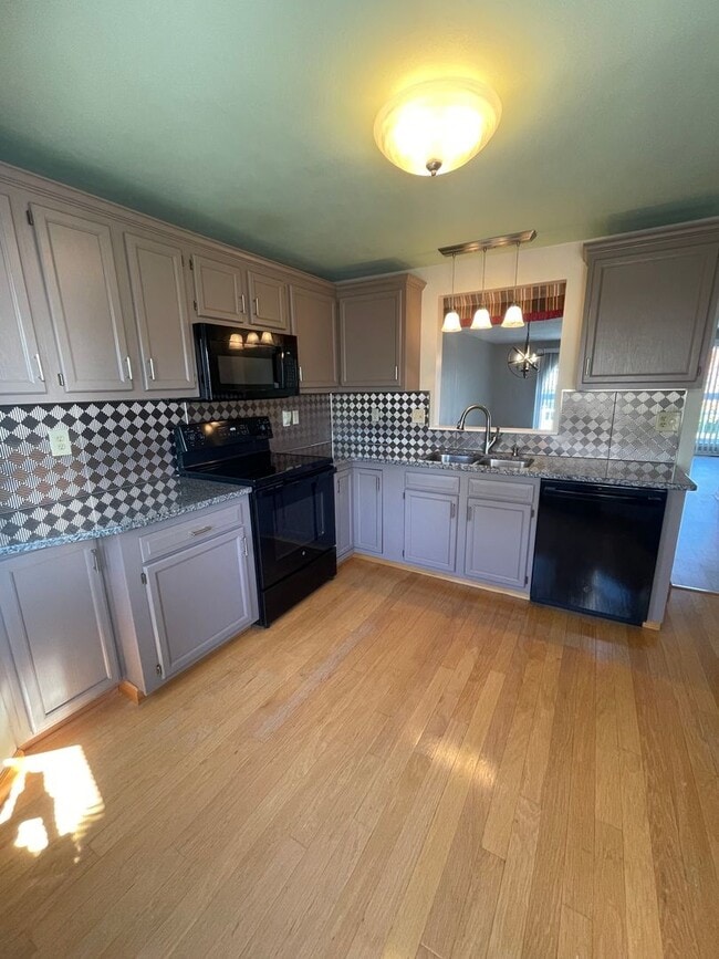 Photo - Baldwinsville Townhome - 2 Bedrooms 1.5 ba...