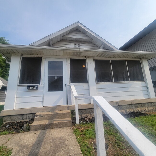Building Photo - "Charming 3-Bed Oasis with Full Bath on East New York Street, Indianapolis!"