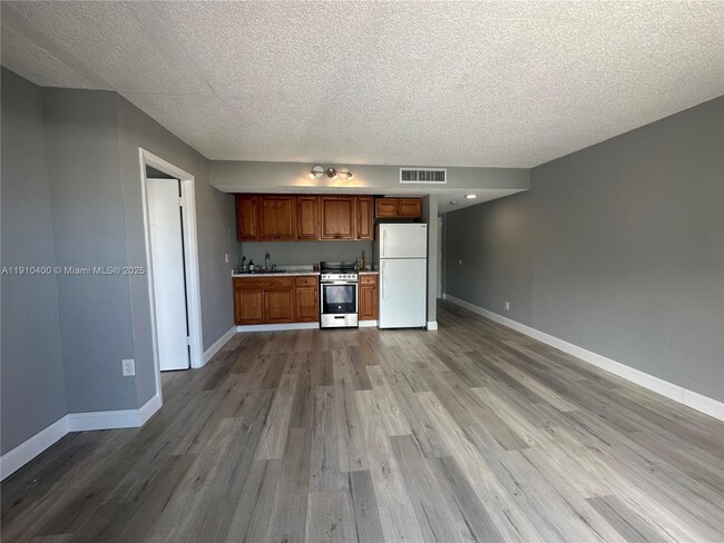 Photo - 899 West Ave Unidad 6F