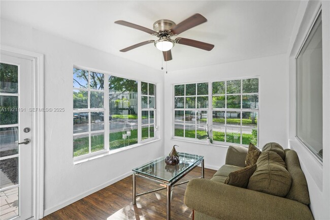 Photo - 924 El Rado St