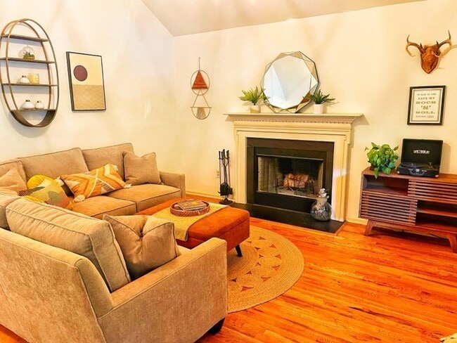 Photo - 16 Townes Square Ln