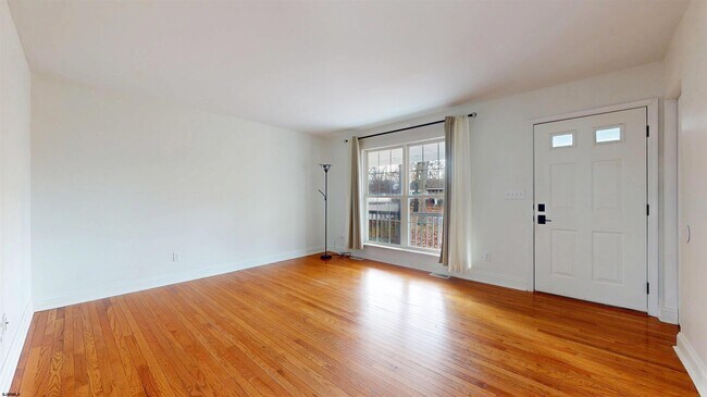 Photo - 450 Redwood Ave