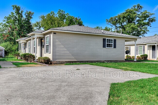 Photo - 1718A Hicks St