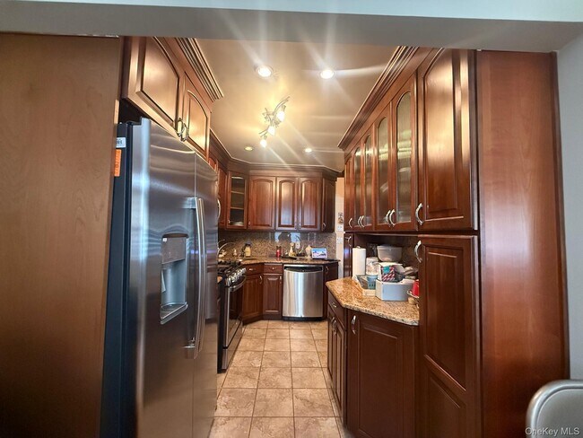 Photo - 30-34 73rd St