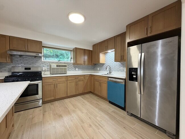 Photo - 487 Lowell Ave