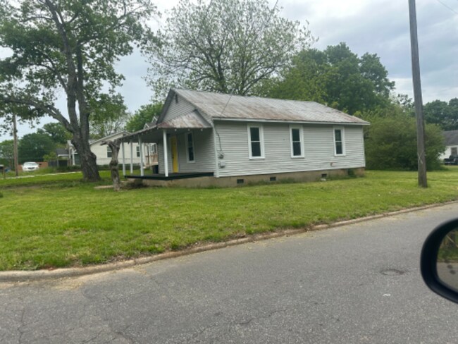 Photo - 619 Newbern Ave House