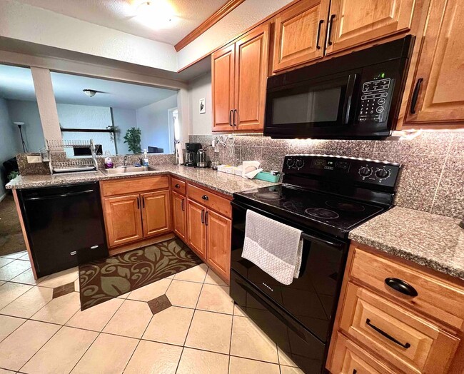 Photo - 485 Zenobia St