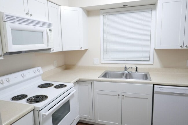 Photo - 1430 Huntington Ave Unidad 1430