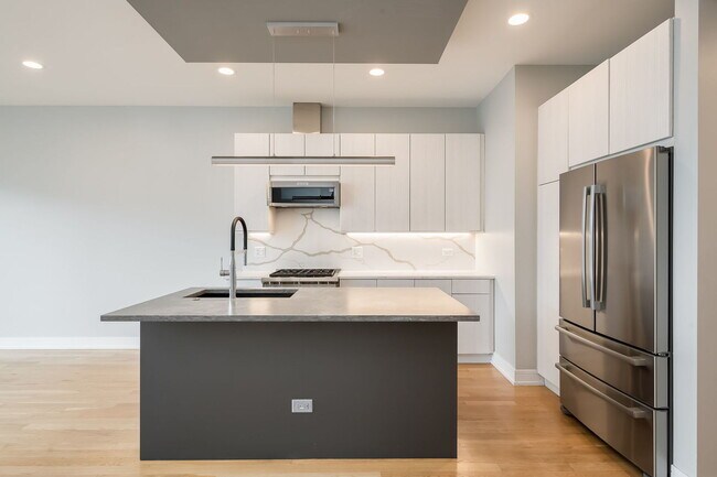 Photo - 680 N Milwaukee Ave