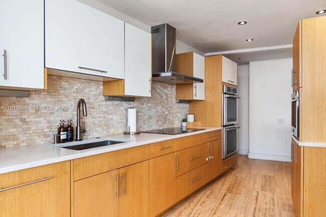 Photo - 808 Brickell Key Dr Unidad 2504