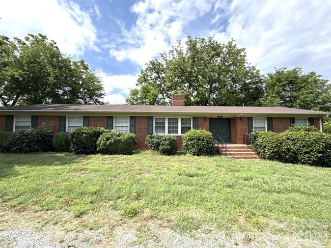 Building Photo - 112 NC-218