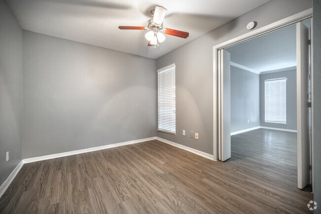 1BR, 1BA - 824SF - Study
