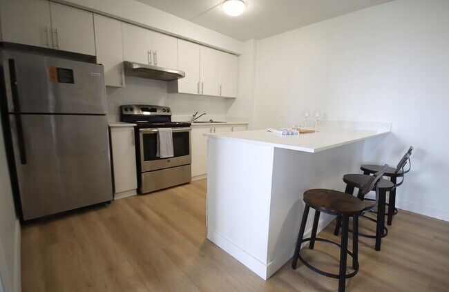 Photo - University Place - 50 University Ave E