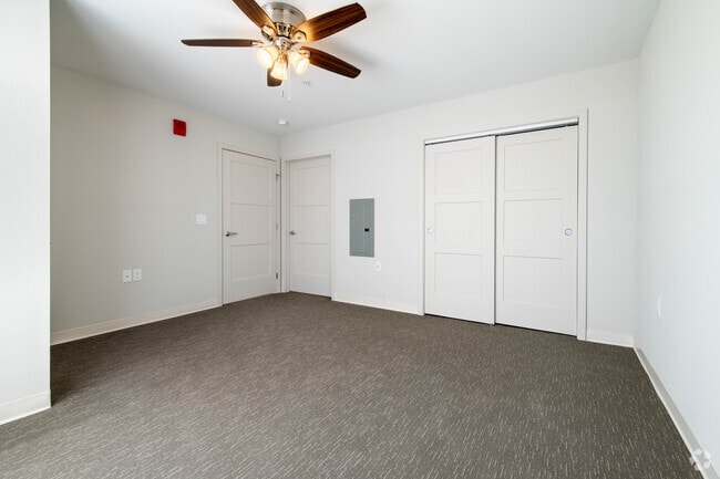 1BR, 1BA - 730SF