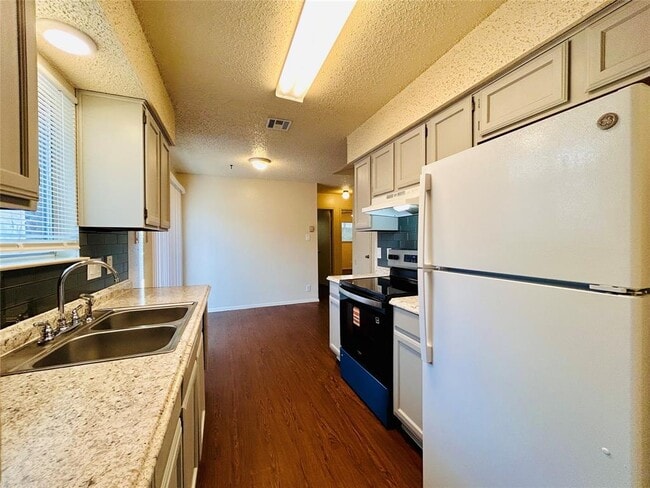 Photo - 8802 Pineridge Dr