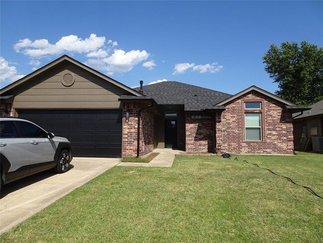 Building Photo - 8412 Pinewood Dr