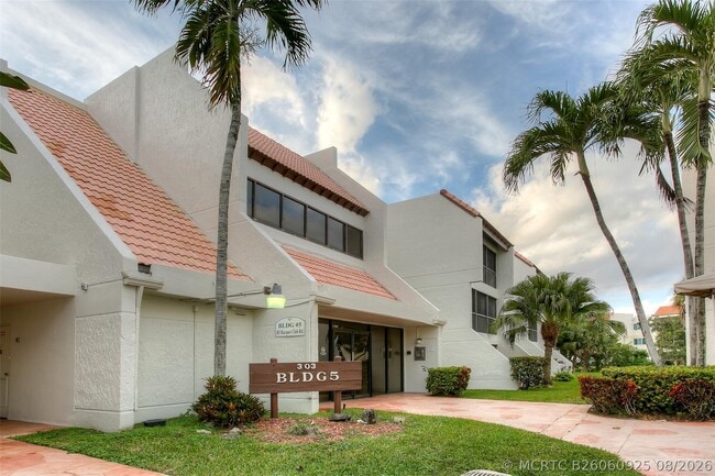 Building Photo - 303 Racquet Club Rd Unit 312