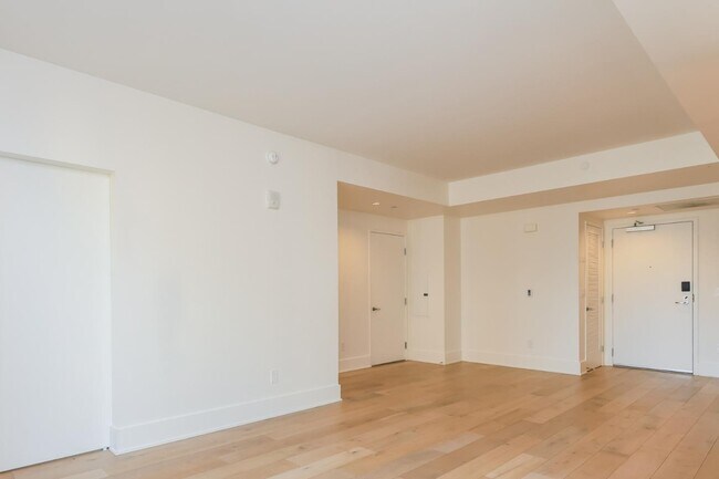 Photo - 1075 Market St