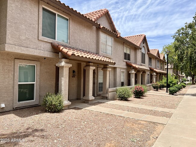 Photo - 1961 N Hartford St Townhome